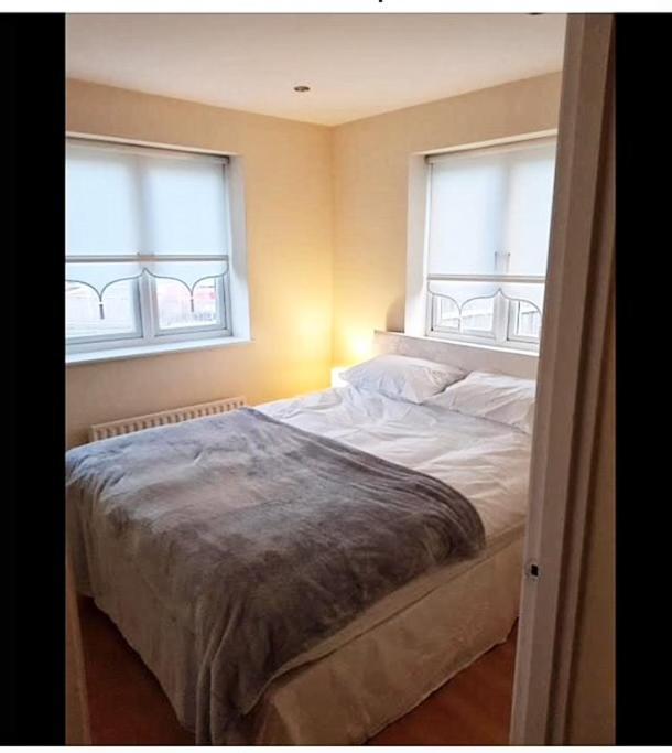 Pinfold Court Apartments Ноусли Экстерьер фото